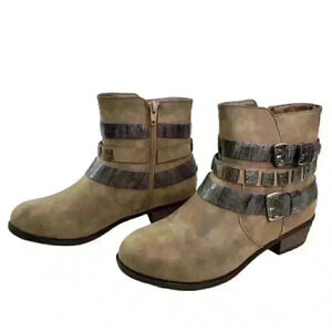 Pierre Dumas Women's Zipper Ankle Booties Taupe